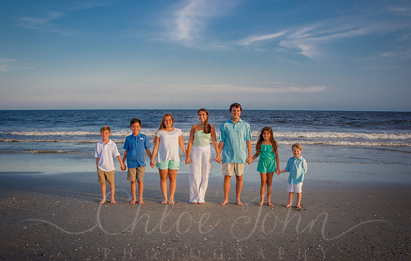 Entire kids group turn to you to smile(arranged by height)